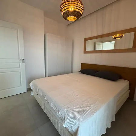 Previllage Red 9-10-11 Apartment